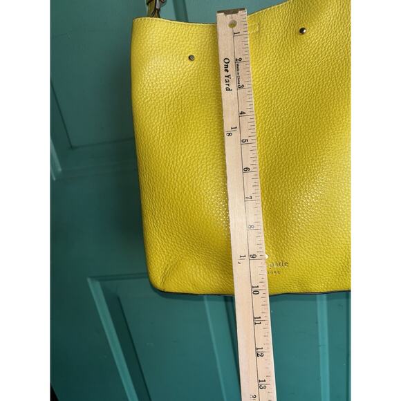 Kate Spade Marti large bucket bag in yellow pebbled leather - Picture 9 of 16